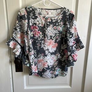Lauren Conrad beautiful flowered top XS